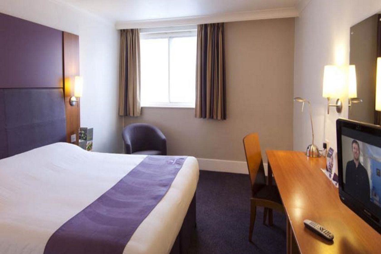 Premier Inn グラストンベリー エクステリア 写真