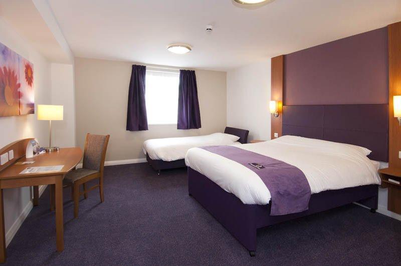 Premier Inn グラストンベリー エクステリア 写真