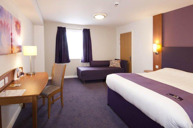 Premier Inn グラストンベリー エクステリア 写真