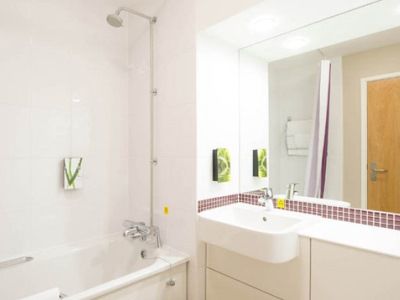 Premier Inn グラストンベリー エクステリア 写真